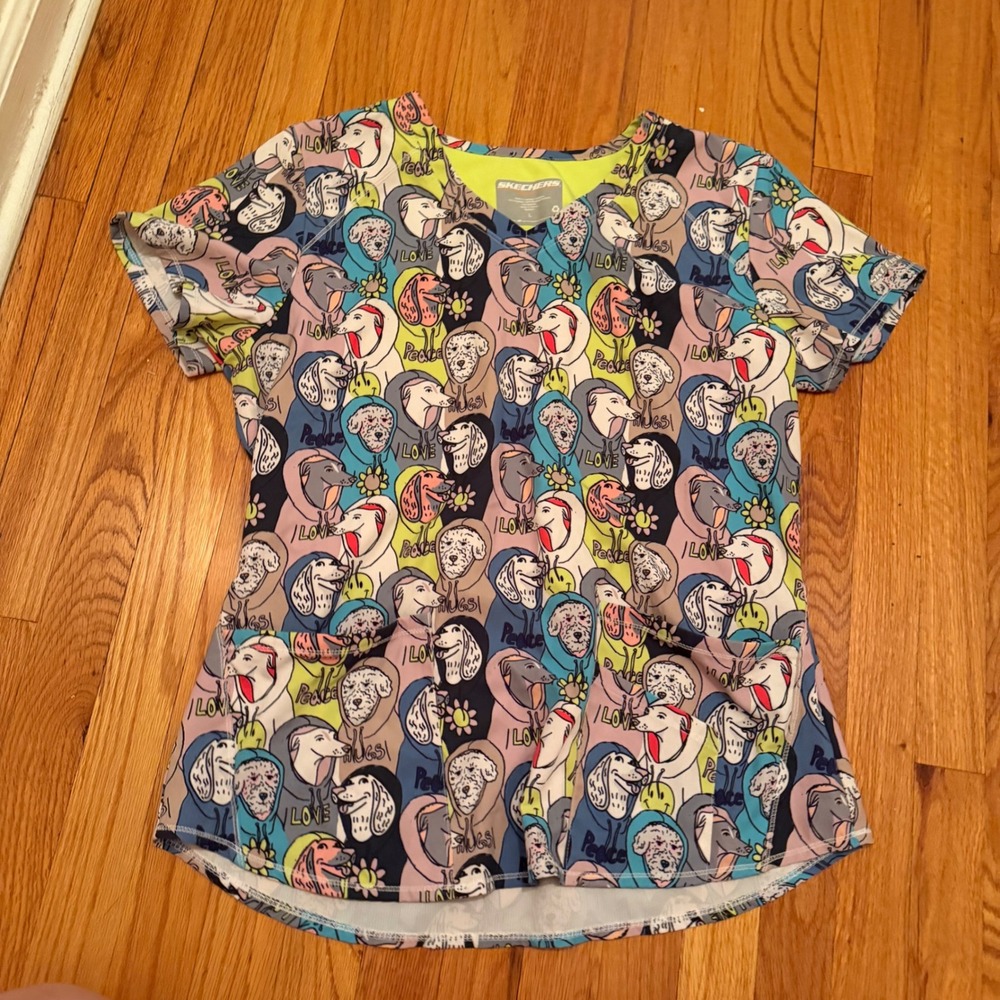 Skechers by Barco Large Dog Print Scrub Top V-Neck Stretch Peace Love Hugs Multi